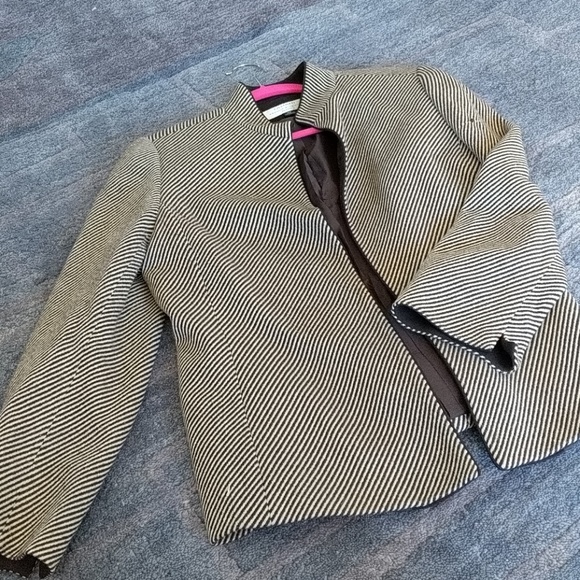Tahari Tops - Tahari/Arthur Levine wool blazer